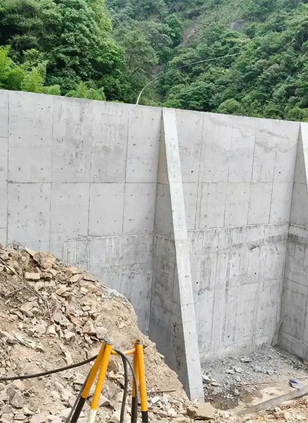 荷泽重力式挡土墙